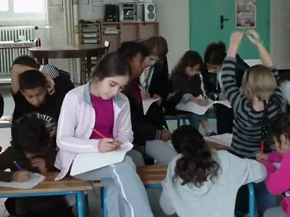 Atelier anglais Les Minis Michael 05 nov 2011.avi