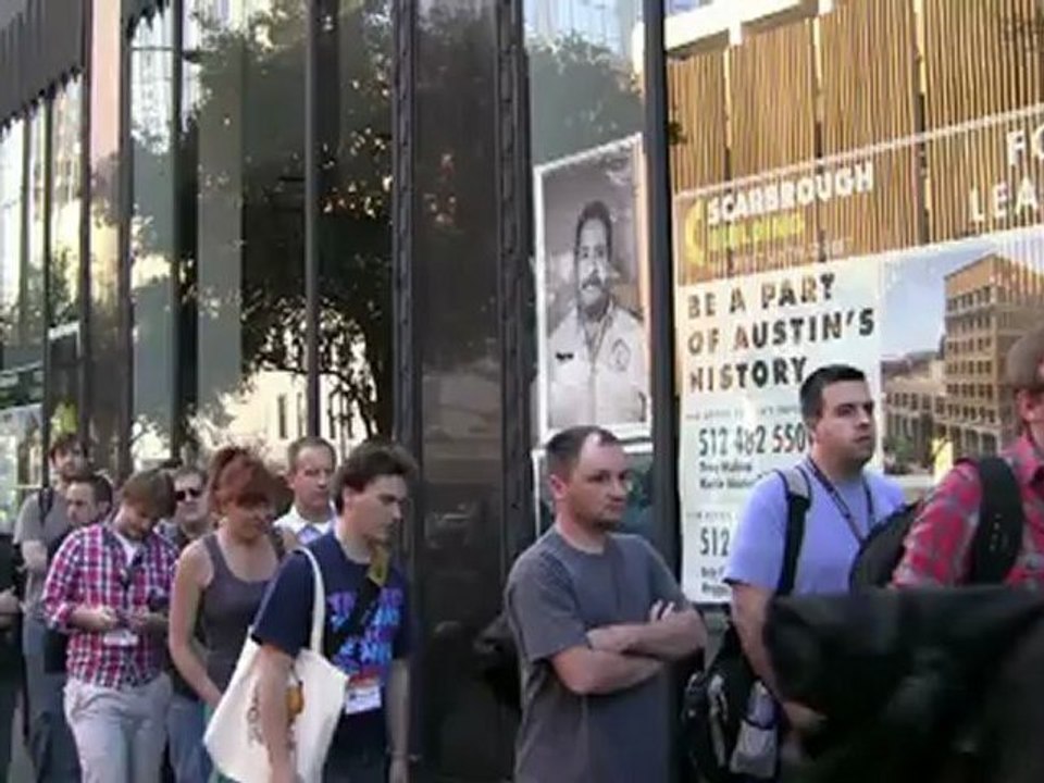 iPad 2 Creates the Longest Line at SXSW 2011