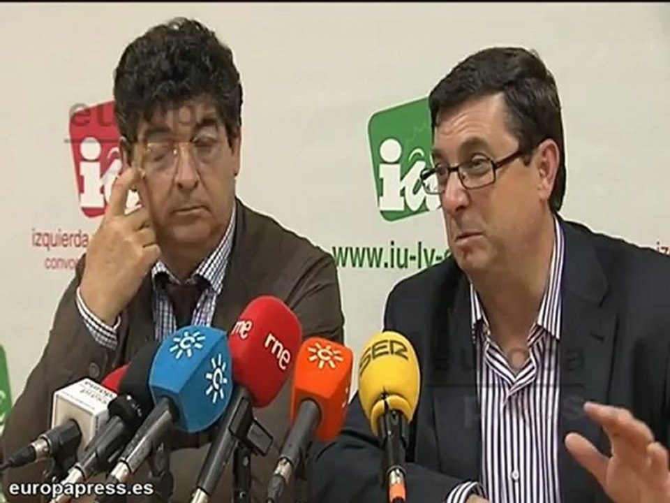 IU dice que pacto con PSOE sigue una "hoja de ruta"