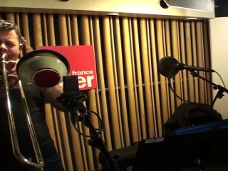 LES FABLES DE MINGUS, "Orange was the color of her dress the silk blue"