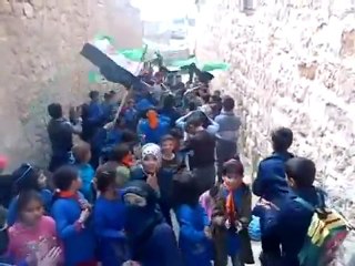 Скачать видео: فري برس حلب الباب مظاهرة طلابية رااائعة حي الجبل 28 3 2012