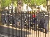 Paris : Une centaine de mal-logés manifestent devant la Mairie du 16ème