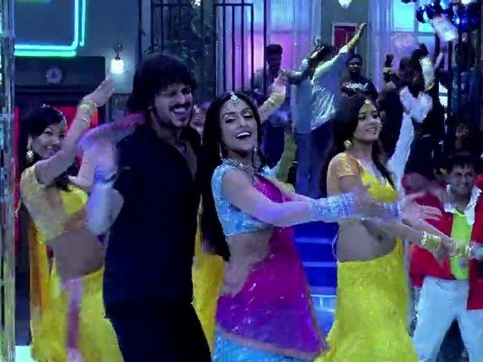 Unke Nashe Mein - Shootout at Lokhandwala (2007) - Movie Song