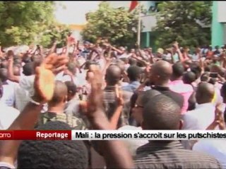 Mali, la pression s’accroit sur les putschistes