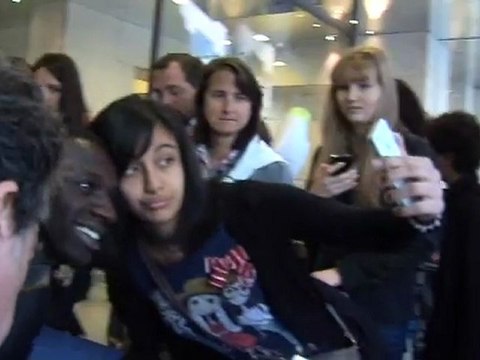 VIDEO - Séance de dédicaces avec Omar Sy et François Cluzet