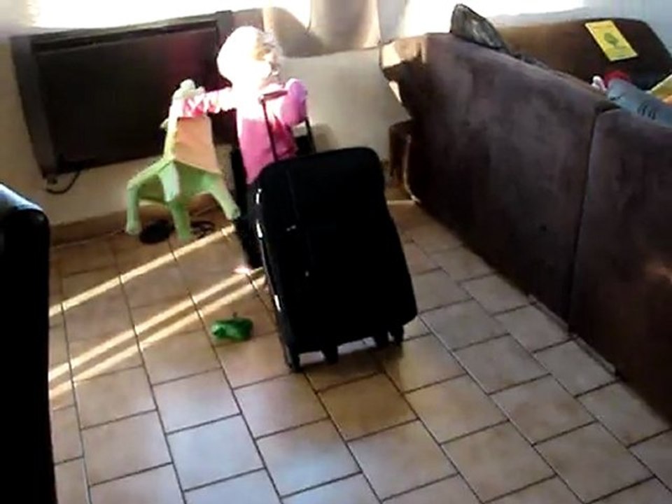 Clémence et sa valise