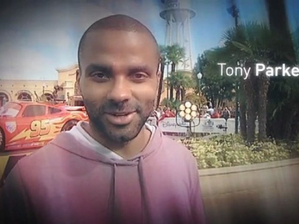 Exclusivité RTL.fr : Justin Bieber, Zinédine Zidane ou encore Johnny Hallyday chantent "Joyeux Anniversaire" à Disneyland Paris !