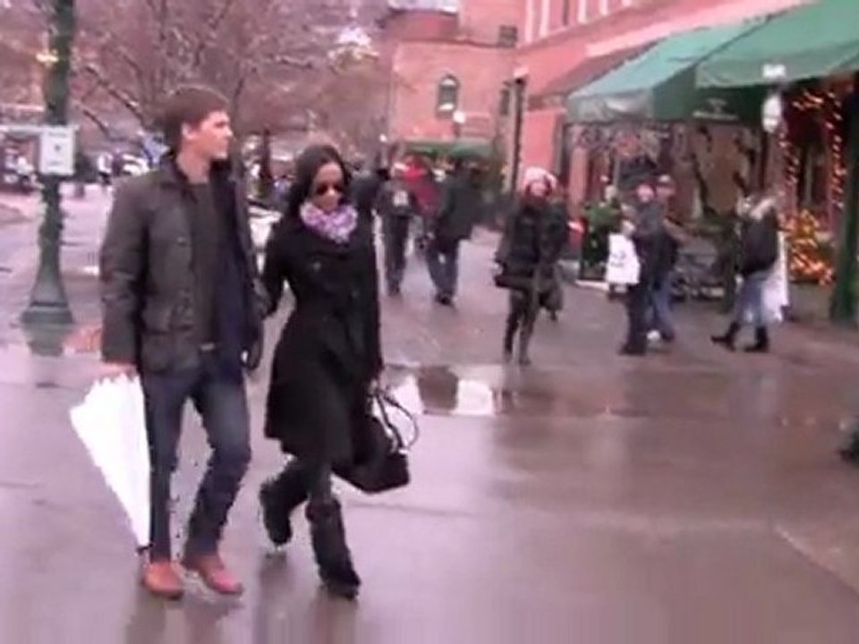 Zoe Saldana wieder solo!