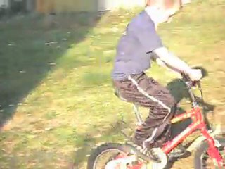 Première promenade d'Antoine  Merzet  sur son vélo !!!!!!