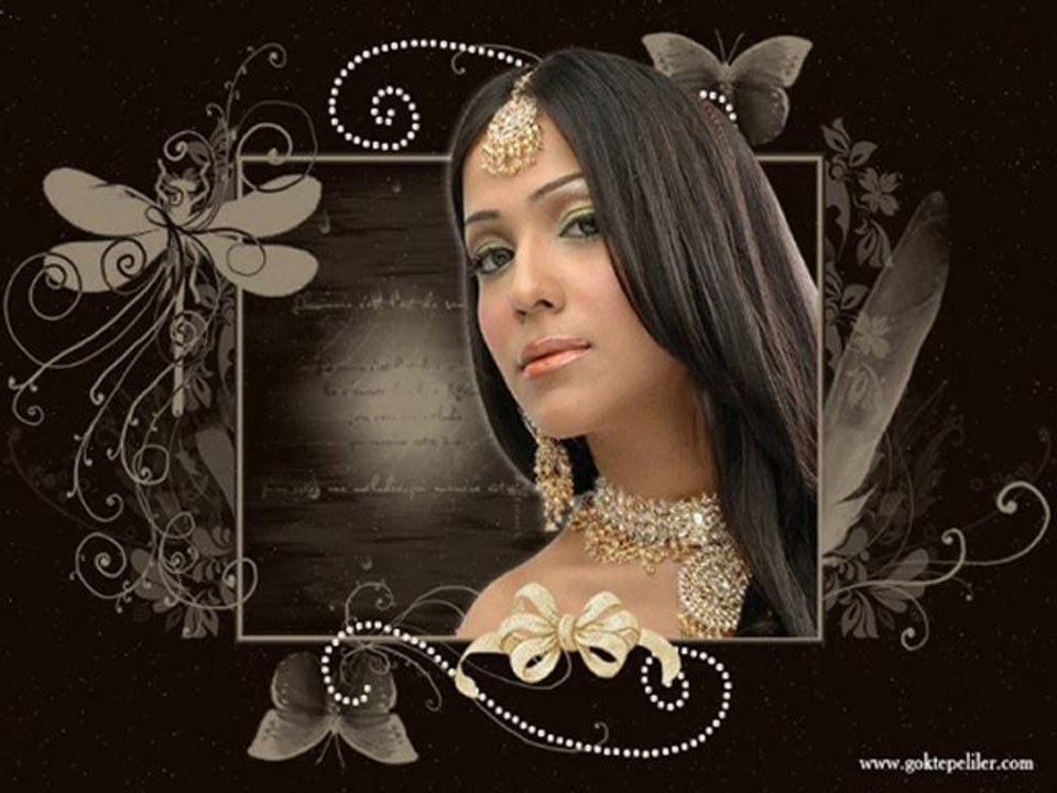 MÜŞERREF AKAY GECE KİRPİKLİ KADIN