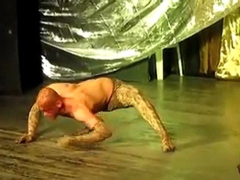 Lastik adam ilker çevik izmir performans muhteşem gösterisi