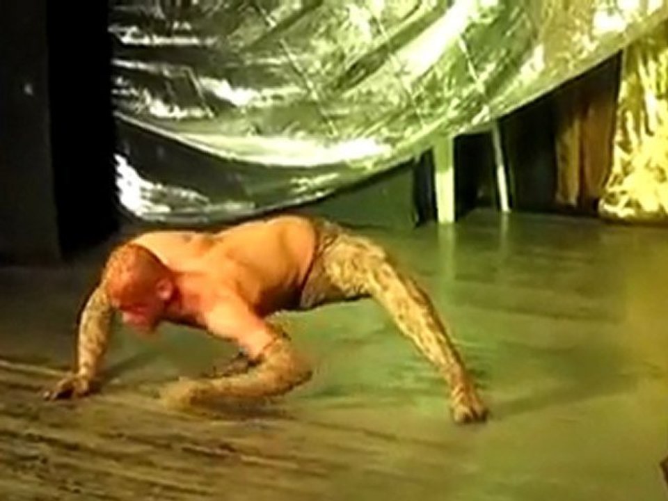 Lastik adam ilker çevik izmir performans muhteşem gösterisi