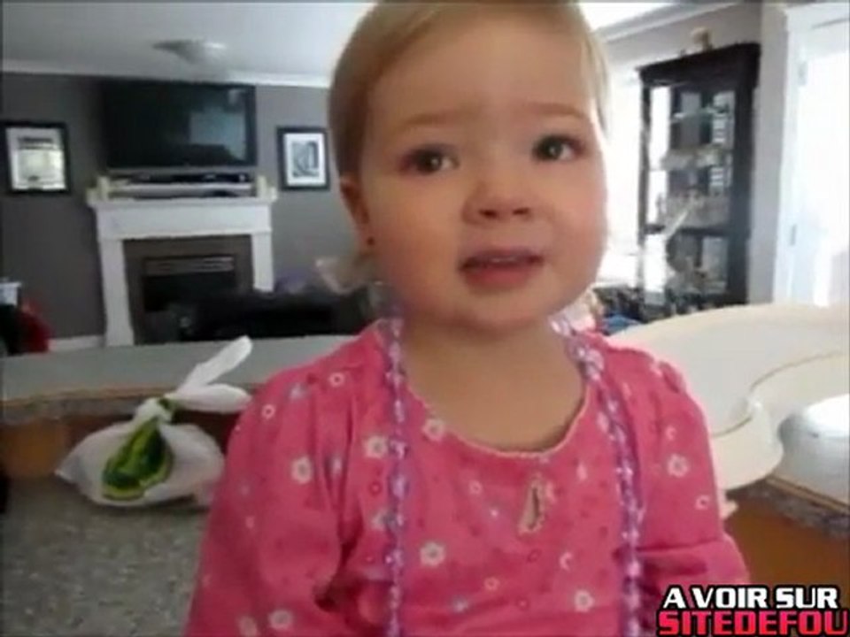 Une fille de 2 ans chante Someone Like You