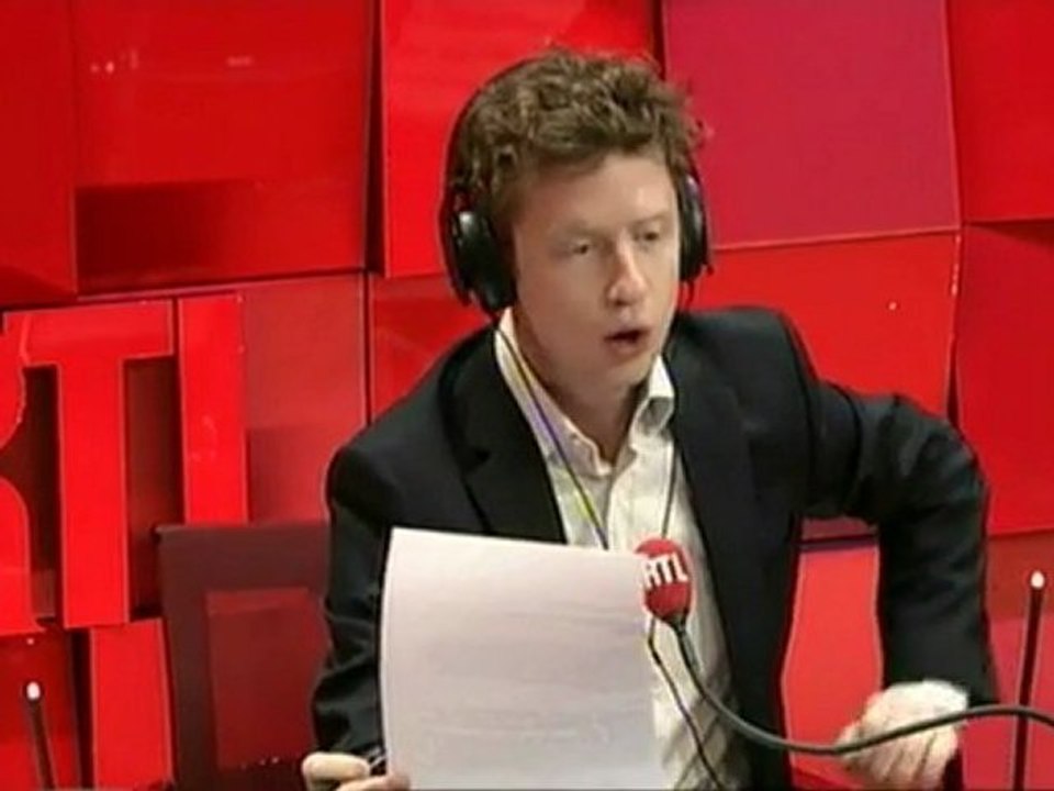 "Les Carnets politiques" : "Un an de campagne non stop pour Hollande"