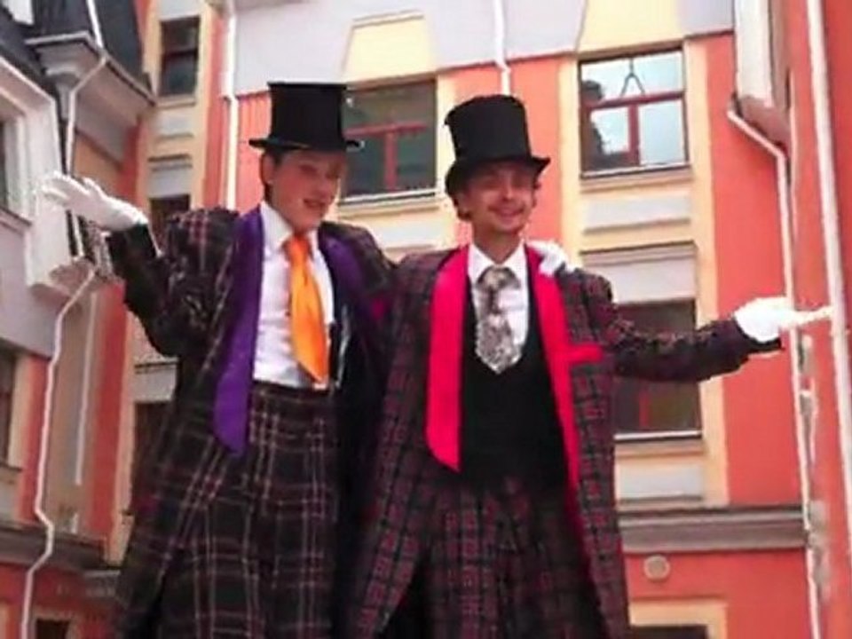 PENGUINS MIME GROUP-stilts-presents Art agency Valentino