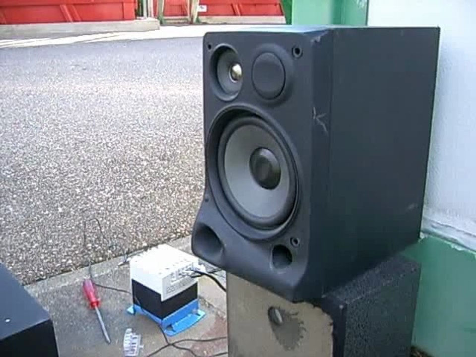 013.exploser un haut-parleur (011)