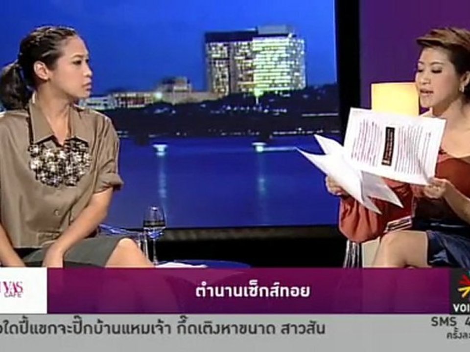 Divas Cafe  ประจำวันที่  30 มี.ค. 2555 : นายกหญิงในชุดฮันบก วิถีทางการทูต หรือ ไม่อนุรักษ์วัฒนธรรมไทย