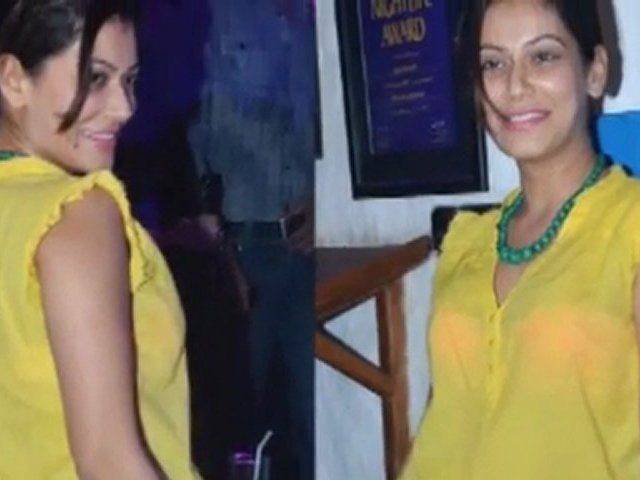 Payal Rohtagi exposes BOOBS  Shocking Wardrobe Malfunctions - video  Dailymotion