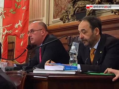 TG 30.03.12 Petruzzelli: il sindaco Emiliano spiega in consiglio l'affaire Politeama