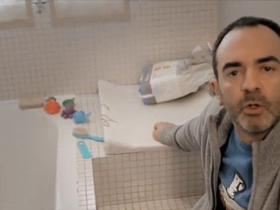 Le plaisir d'être parents qu'ils disent (Ép 4 : les couches au maroilles) - Aubert