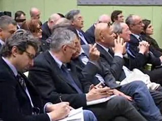 Presentazione Rapporto Economico, Maggioli contestato da manifestanti