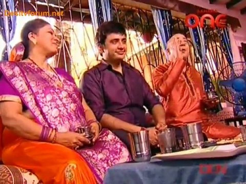 Jhilmil Sitaron Ka Aangan Hoga - 30th March 2012 P2