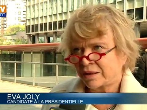 Dupont-Aignan propose aux candidats un débat à dix, les favoris déclinent