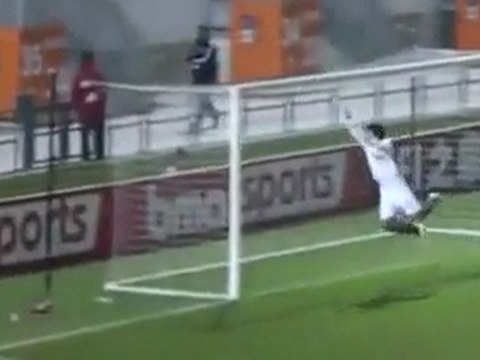 Kendi kalesine çok güzel bir gol attı
