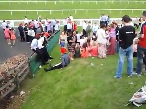 L'homme saoul qui n'arrivait pas à monter la pente