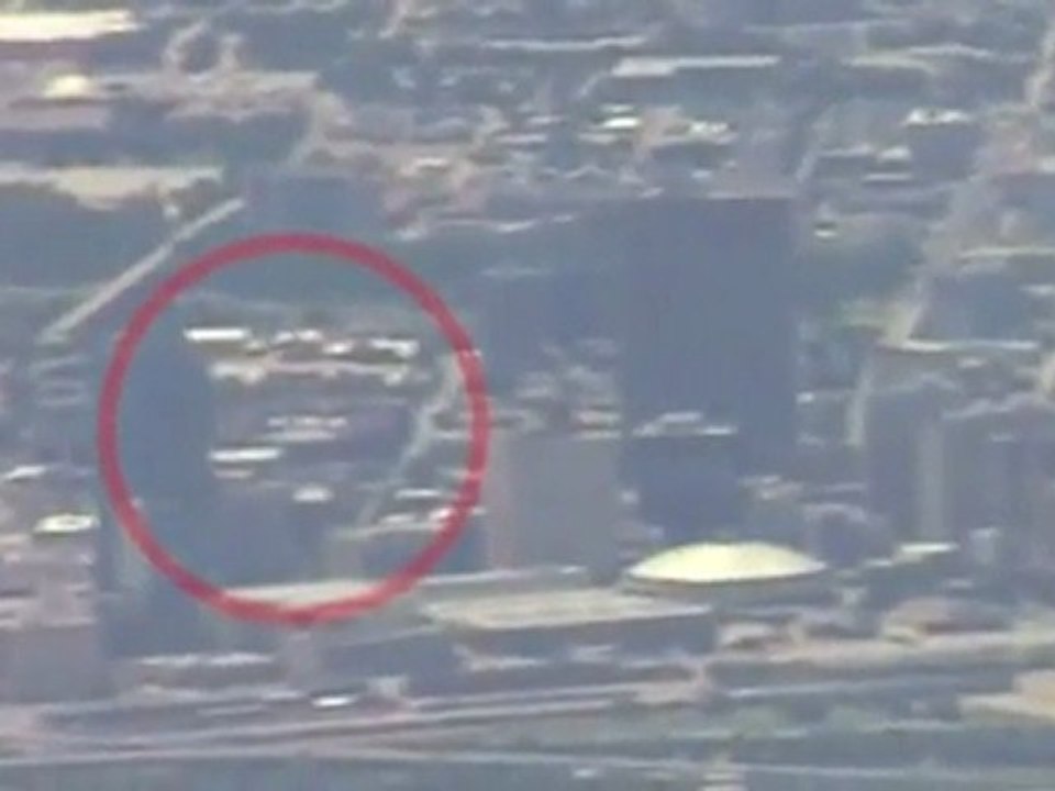 UFO Over DALLAS - Filmed From Plane - 21/03/2012