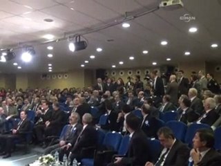 Bakan Bayraktar’a ayakkabılı protesto