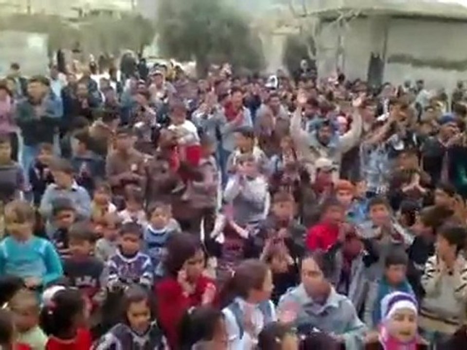 فري برس ادلب جبل الزاوية معربليت مظاهرة حاشدة تطالب بالحرية واسقاط النظلم في حمعة خذلنا العرب والمسلمون  30 3 2012 ج2