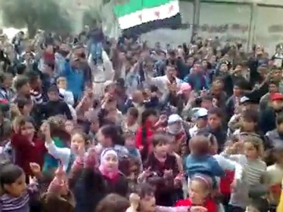 فري برس ادلب جبل الزاوية معربليت مظاهرة حاشدة تطالب بالحرية واسقاط النظلم في حمعة خذلنا العرب والمسلمون  30 3 2012 ج1