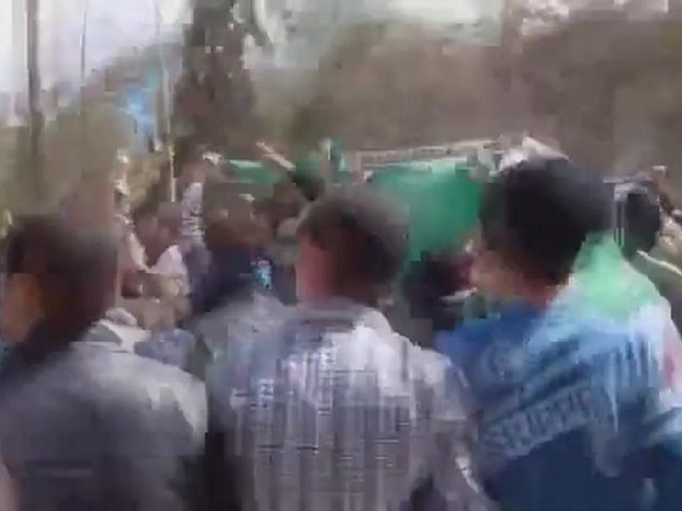 فري برس حلب صلاح الدين تشييع لافتات ودقة جيدة 30 3 2012