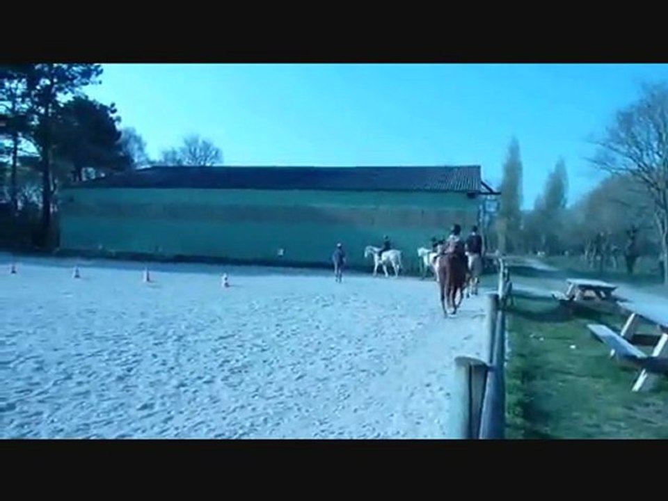 1er cours d'équitation pour Liam et Esteban (30 mars 2012)