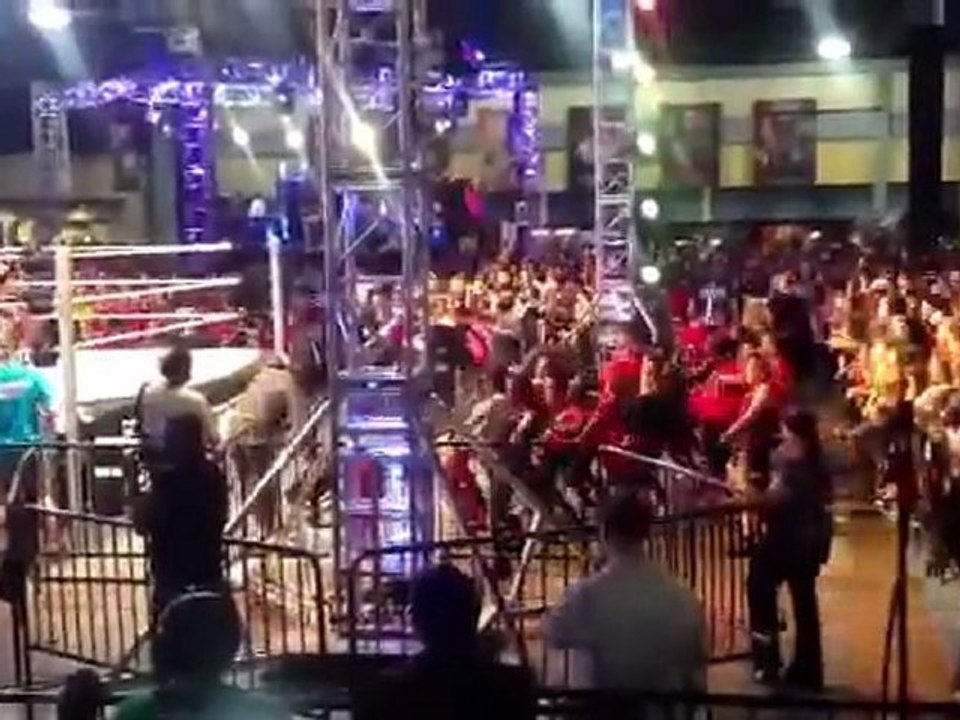 Flash mob breaks out at WrestleMania Axxess!