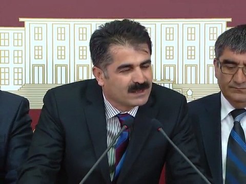 CHP, Dersim Milletvekili Hüseyin Aygün'ün Erzincan'da Alevi Köyü'ne Kafir Aleviler, hepinizi yakacağız! yazılması ile ilgili Yaptığı basın toplantısı (30.03.2012)