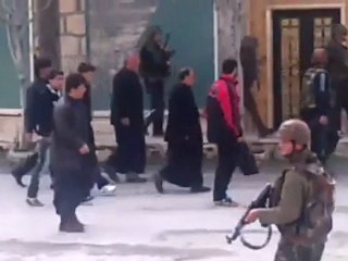 فري برس ادلب كفرنبل درع بشري تقتاده عصابة الاسد لحمايتها30 3 2012