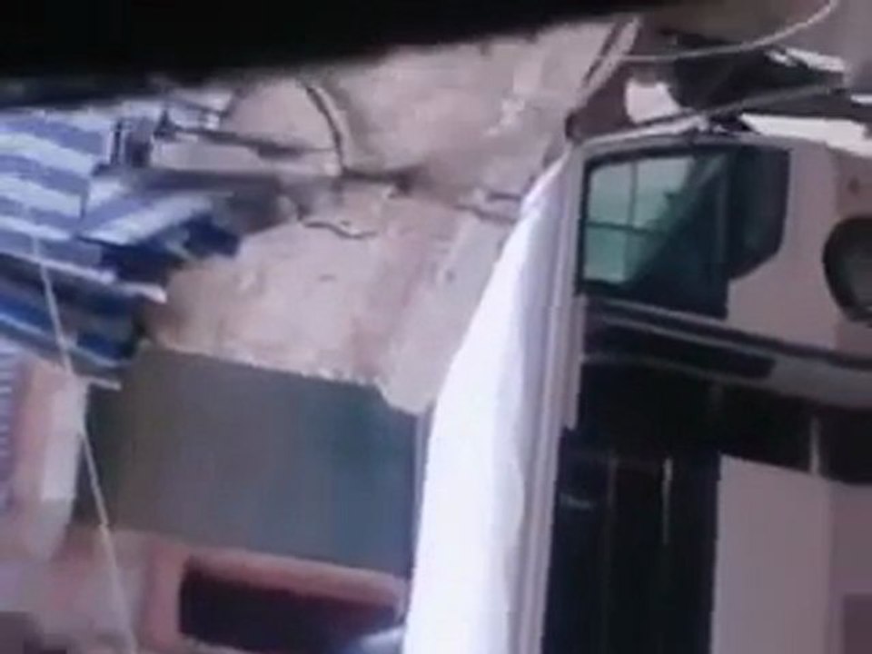 فري برس حلب الأشرفية الامن يداهم حي بني زيد 30 3 2012ج2