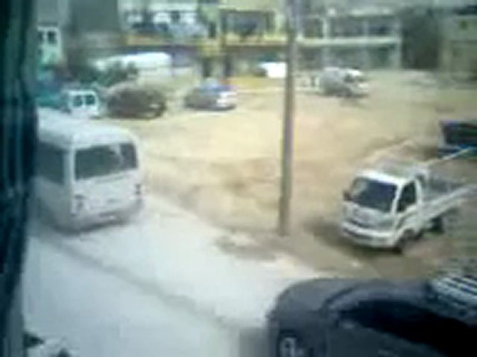 فري برس حلب الأشرفية الامن يداهم حي بني زيد 30 3 2012ج1