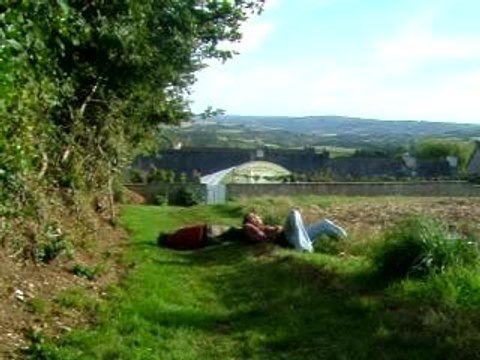 Les deux gros cacas morts de rire