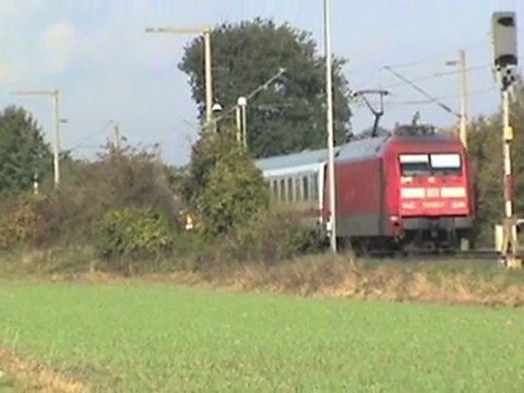 Züge bei Brühl-Walberberg, Railion 185, 110, ICE II, 4x 101, 2x 146, 4x 425, 4x 460