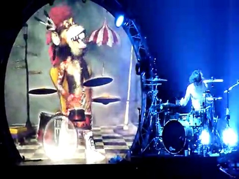 Shaka Ponk Battle de batterie concert au Liberté, Rennes 30 mars 2012