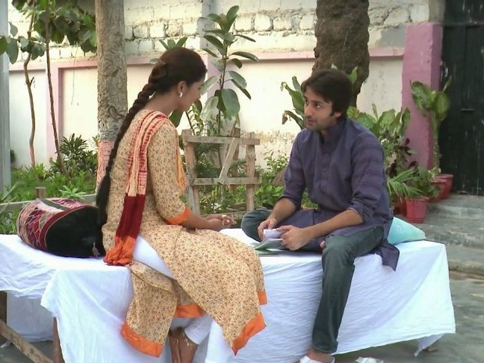 Hum Pe Jo Guzarti Hai -Episode 13- Part 01