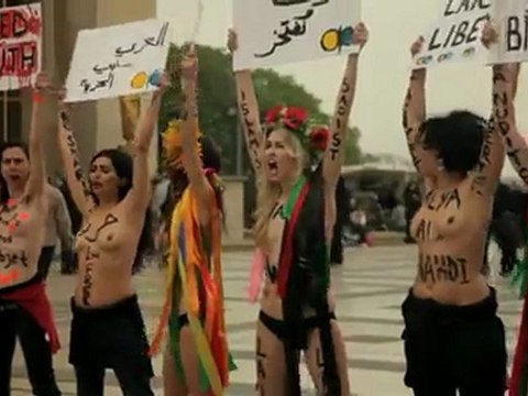 Censored Femen: Paris Nudite - Liberte manifesto Protest