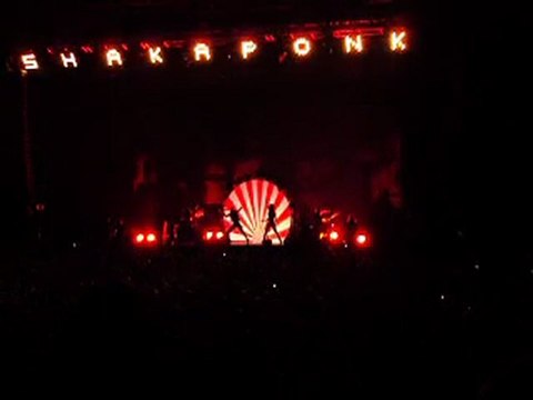 Entrée en scène de Shaka Ponk- le liberté à Rennes- 30mars2012