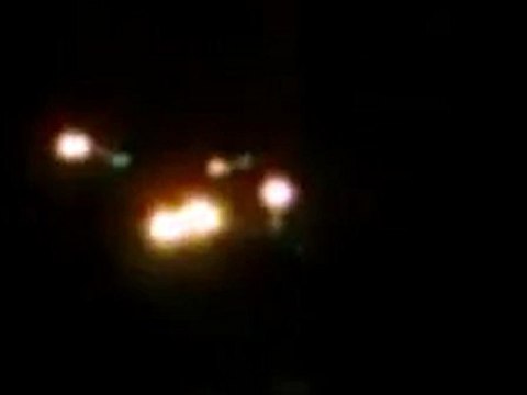 فري برس حماة المحتلة الرشاشات الثقيله تقصف المنازل في طريق حلب 30 3 2012