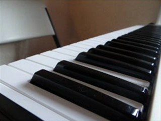 Good Sound Yamaha YPG-235 76-Key Portable Grand Piano Premium Pack