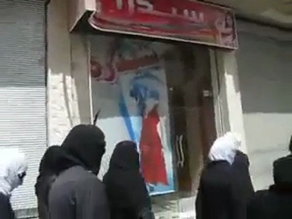 فري برس  ريف دمشق داريا مظاهرة نسائية للمطالبة بالمعتقلين 31 3 2012 ج1