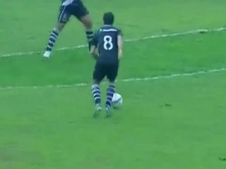 Juninho slalome, et marque du gauche !